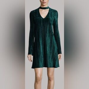 Nicole Miller emerald green velvet mini dress with choker neck. A-silhouette. 6